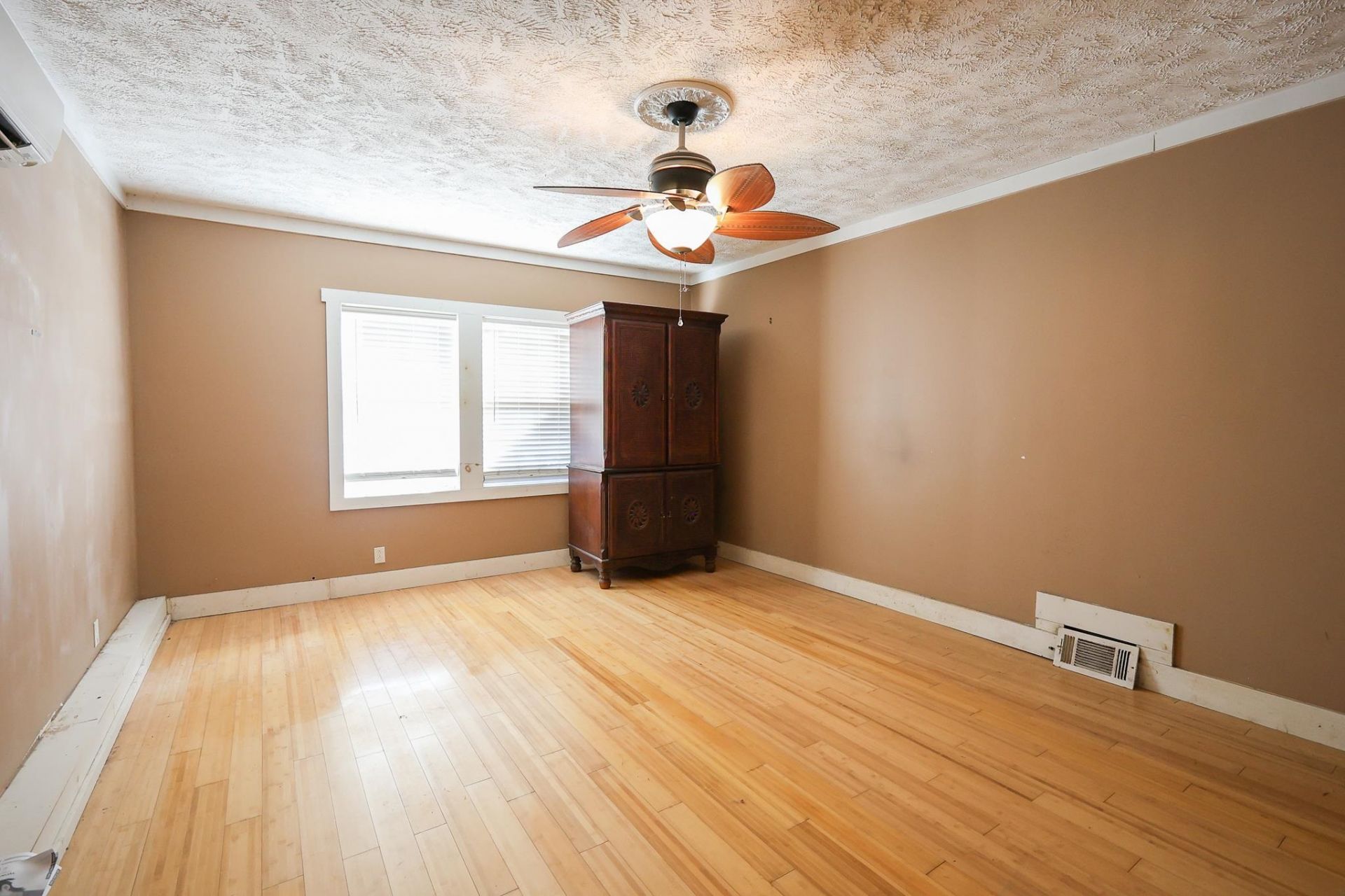 1841 Jasper St.  Photo 8