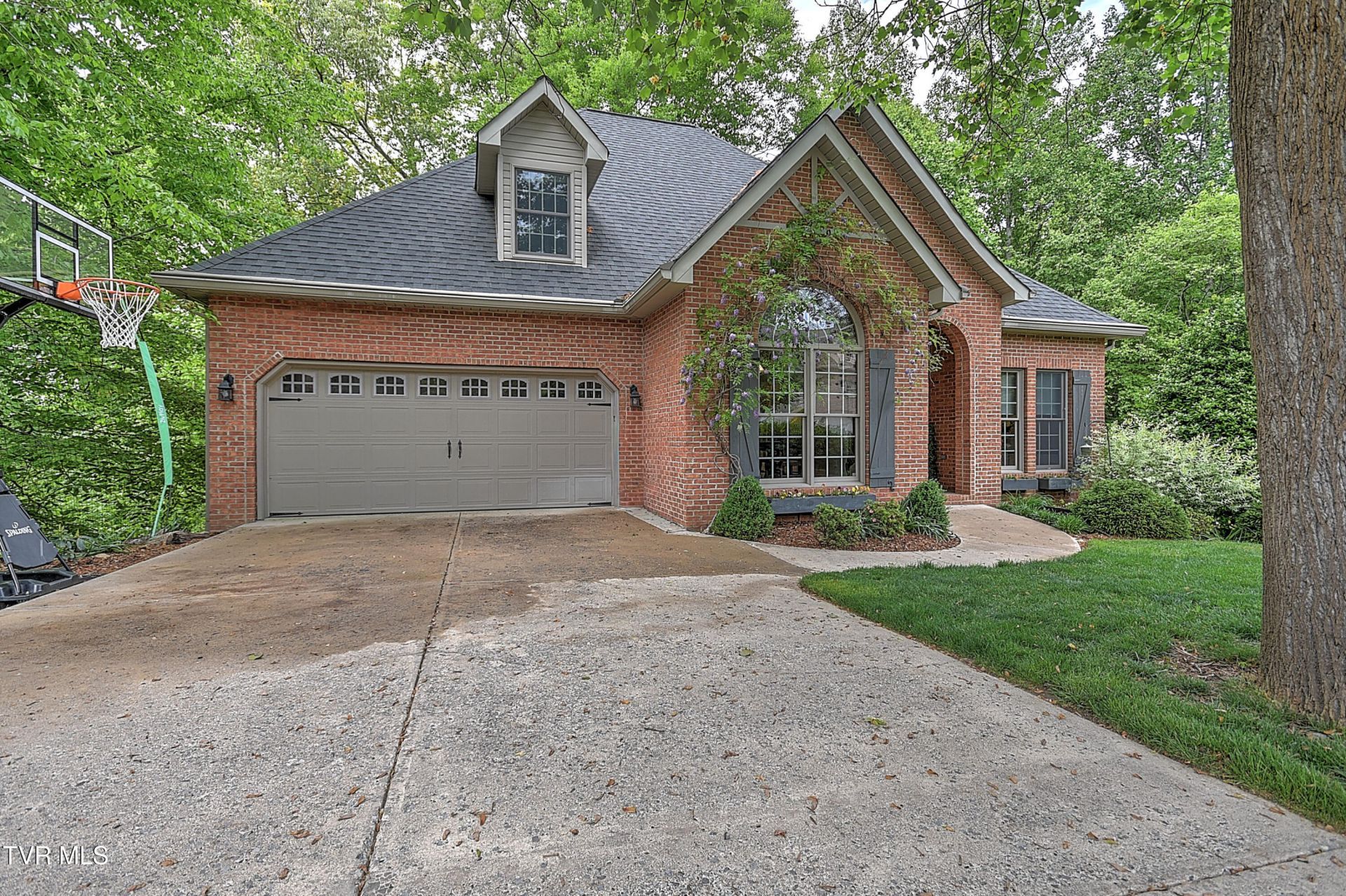 421 Arrowhead Drive, Kingsport, TN 37664 Main Photo
