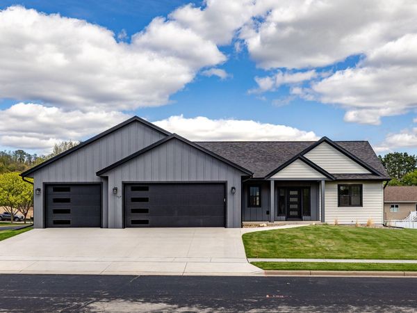 717 Tamarack Trl, Holmen, WI 54636