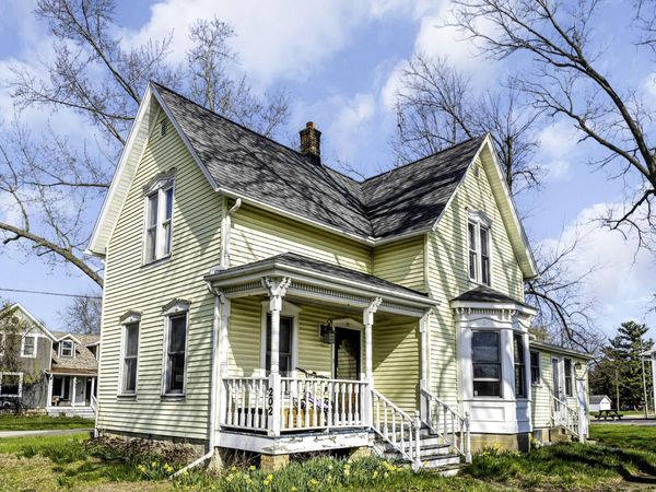 202 E Park St, Salem Lakes, WI 53170