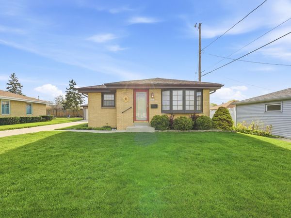 4961 S 24th St, Milwaukee, WI 53221