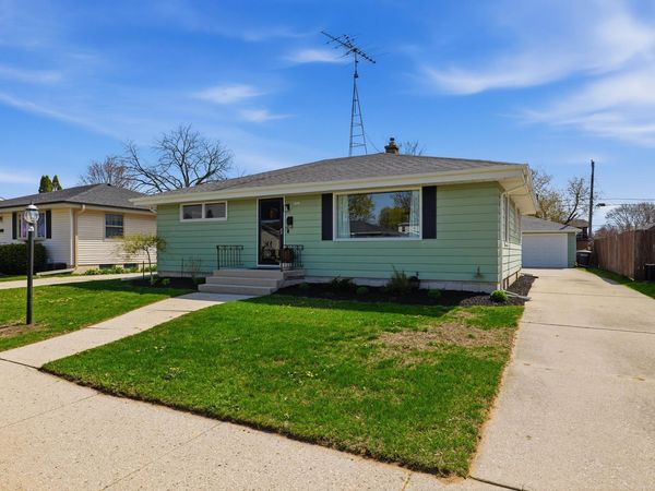 2725 S 11th St, Sheboygan, WI 53081