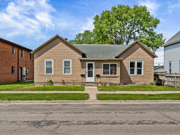 1433-1435 Caledonia St, La Crosse, WI 54603