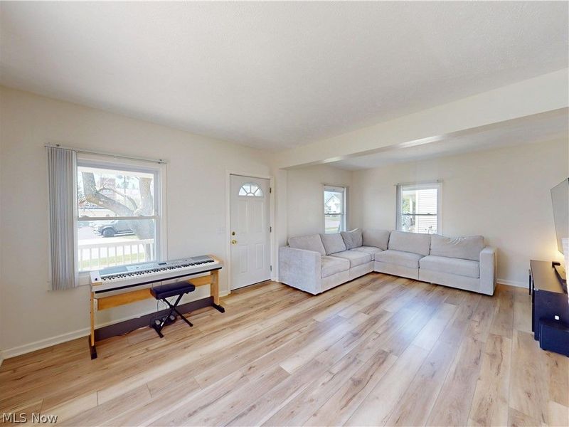 1461 Iroquois Avenue, Mayfield Heights, OH 44124 Photo 7