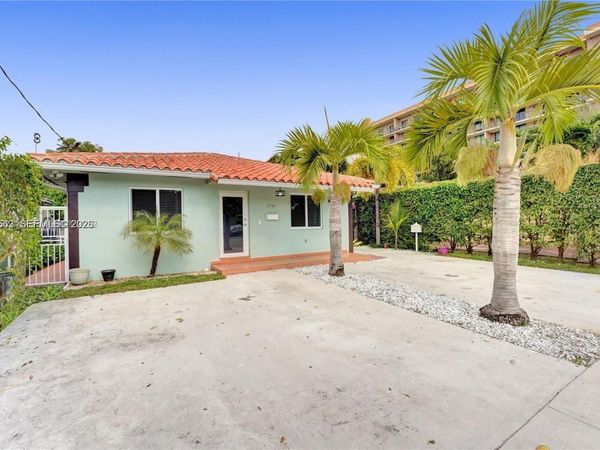 2747 SW 17th St , Miami, FL 33145