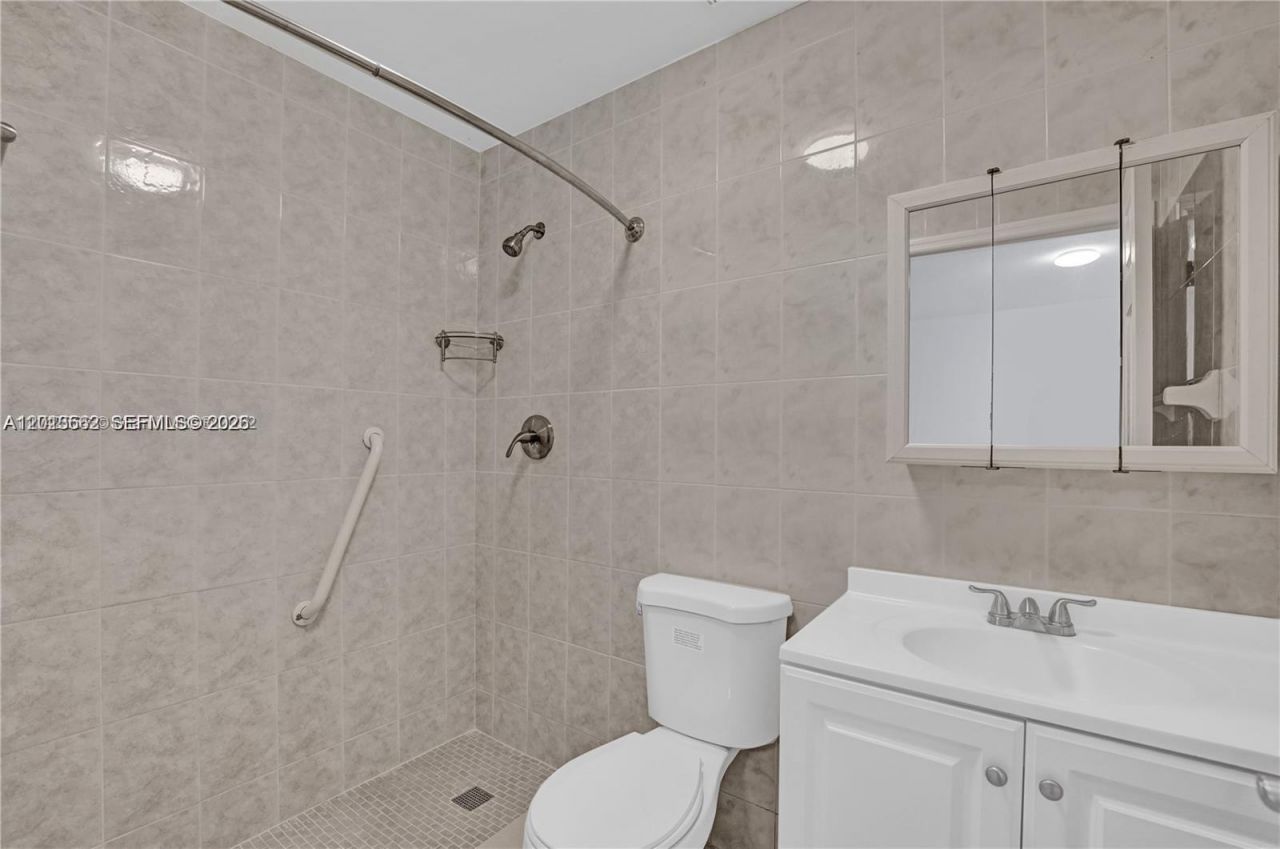 2747 SW 17th St , Miami, FL 33145 Photo
