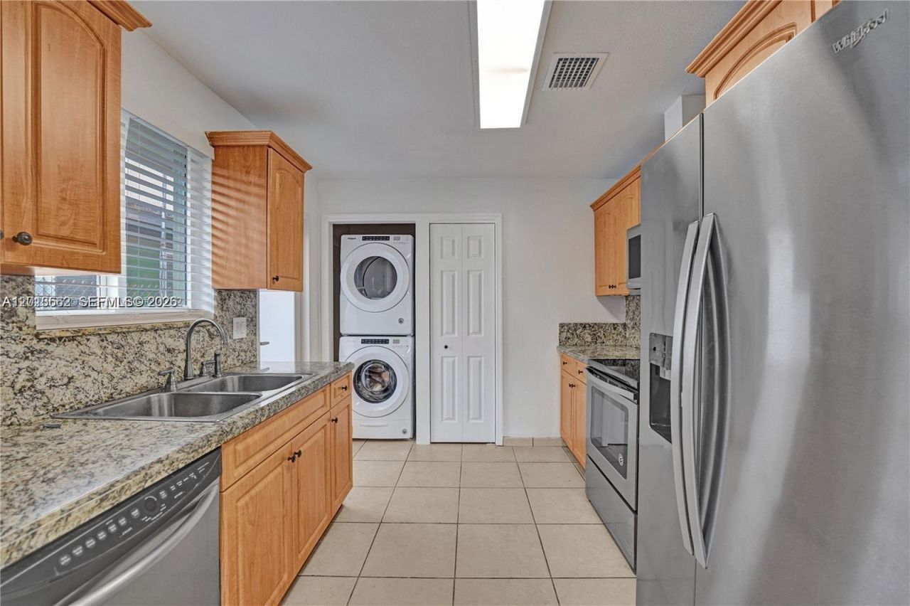 2747 SW 17th St , Miami, FL 33145 Photo