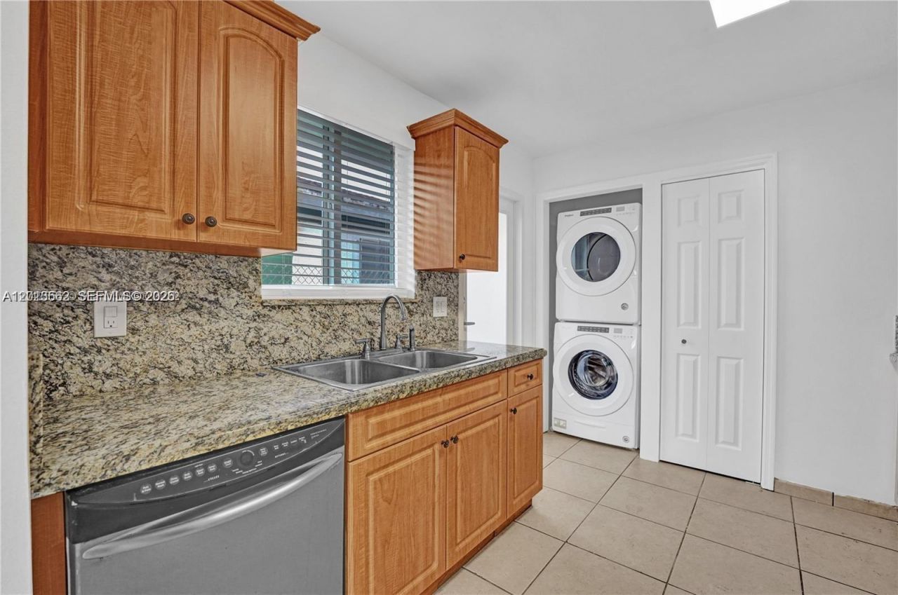 2747 SW 17th St , Miami, FL 33145 Photo