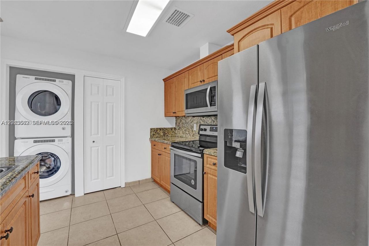 2747 SW 17th St , Miami, FL 33145 Photo