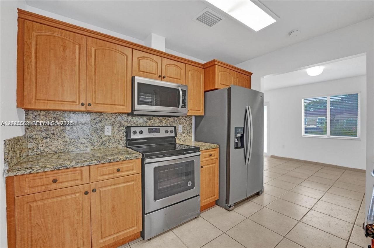 2747 SW 17th St , Miami, FL 33145 Photo