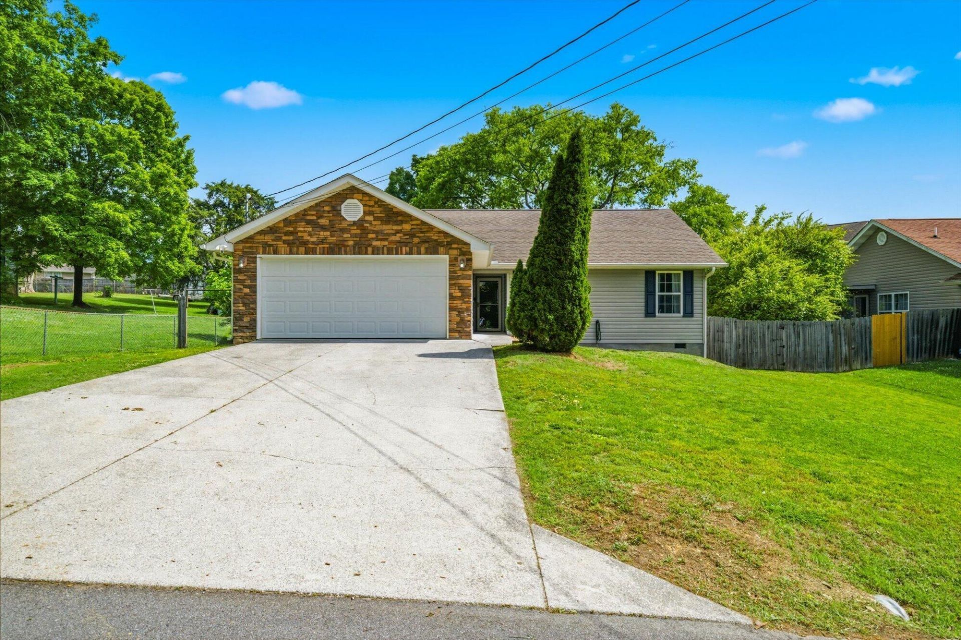 2450 Gibson Circle, Sevierville, TN 37876 Main Photo