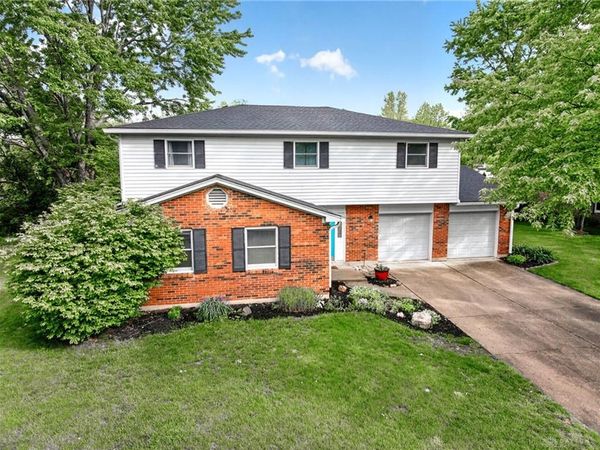 391 Roselake Drive, Centerville, OH 45458