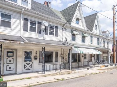 104 W WATER STREET, NEW PHILADELPHIA, PA 17959