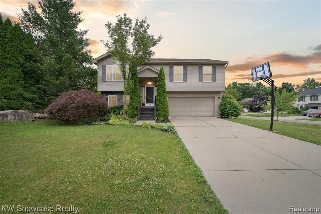 2738 Birchwood Drive, Waterford Township, MI 48329 Main Photo