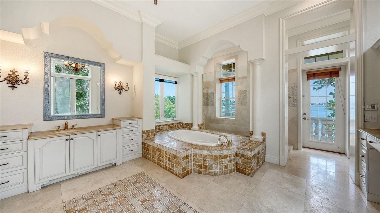 1356 Point Crisp Road, Sarasota, FL 34242 Photo