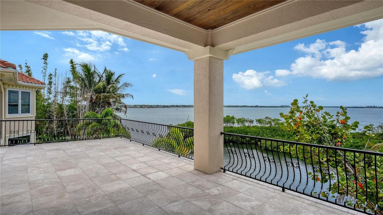 1356 Point Crisp Road, Sarasota, FL 34242 Photo