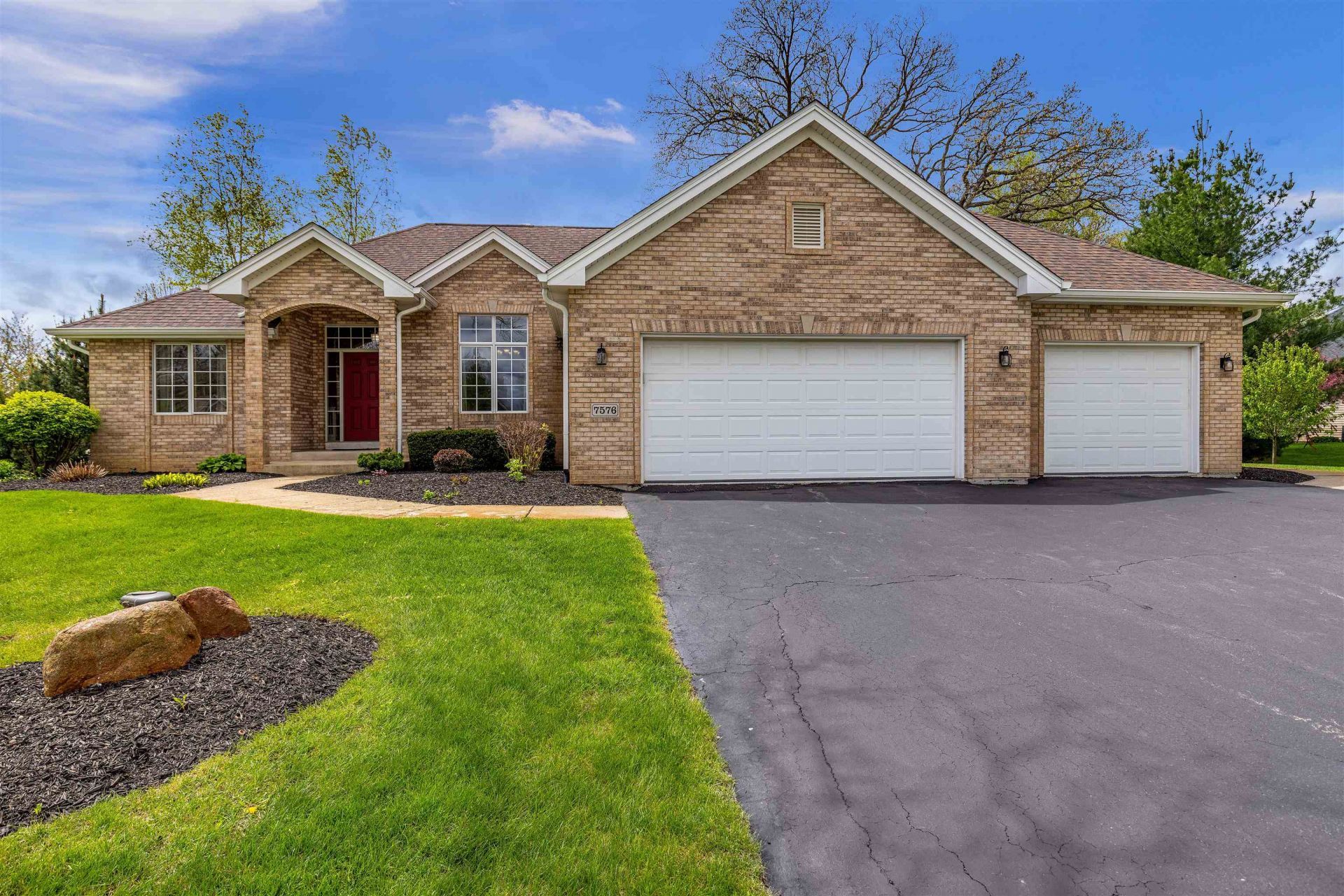 7576 Deer Track Trail, Rockford, IL 61102 Main Photo