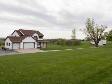 17987 S 228th Street , Gretna, NE 68028