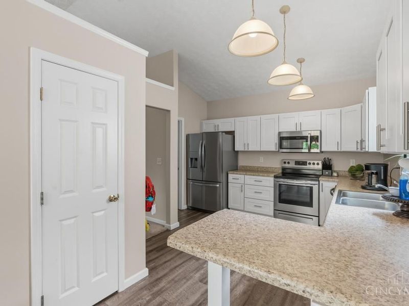 984 Country Oaks Lane, Wilmington, OH 45177 Photo 14