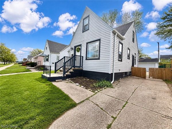 18213 Puritas Avenue , Cleveland, OH 44135