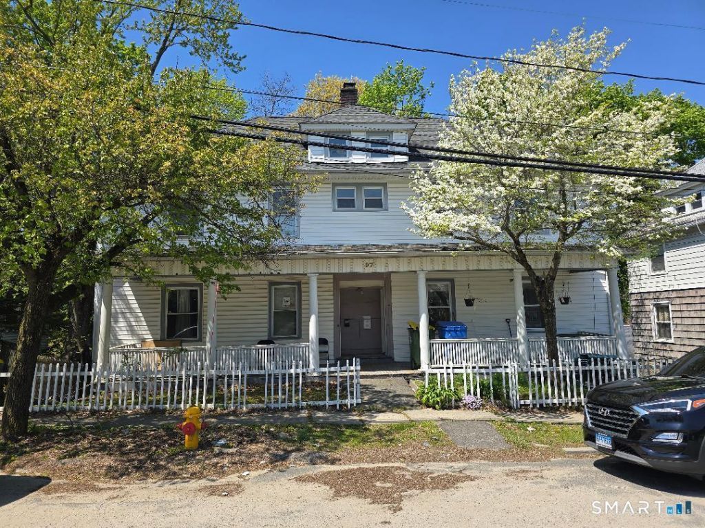 97 Clowes, Unit RT side, Waterbury, CT 06710 Main Photo