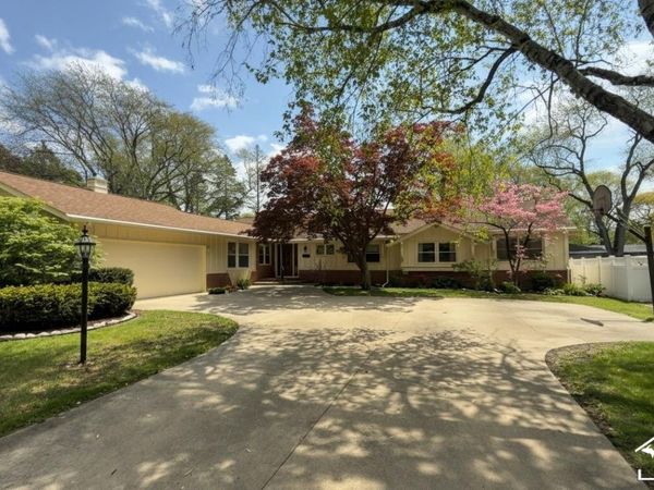 1566 Riverview Avenue, Monroe, MI 48162