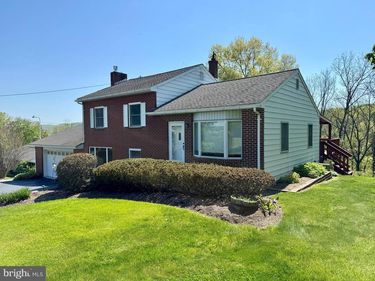1032 PALM HILL ROAD, PALM, PA 18070