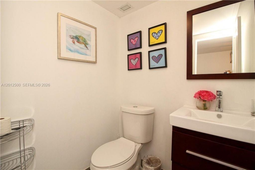 17560 Atlantic Blvd , Unit 201, Sunny Isles Beach, FL 33160 Photo
