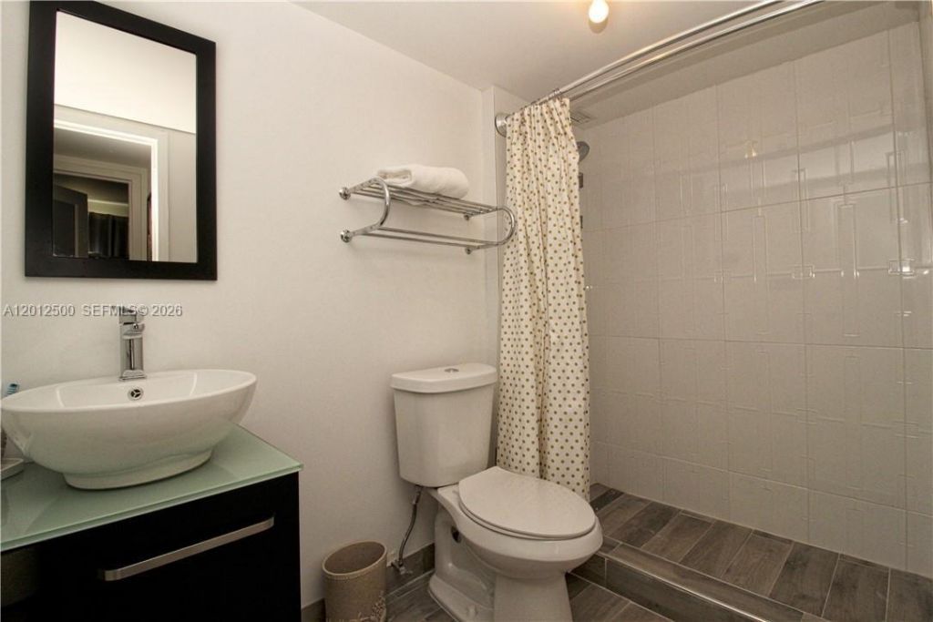 17560 Atlantic Blvd , Unit 201, Sunny Isles Beach, FL 33160 Photo