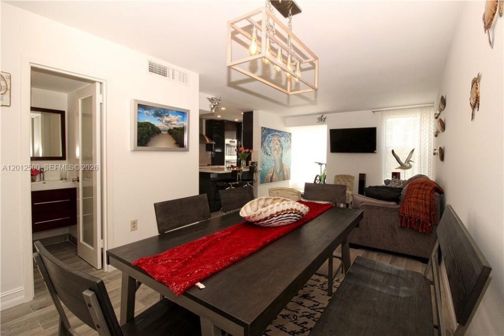 17560 Atlantic Blvd , Unit 201, Sunny Isles Beach, FL 33160 Photo