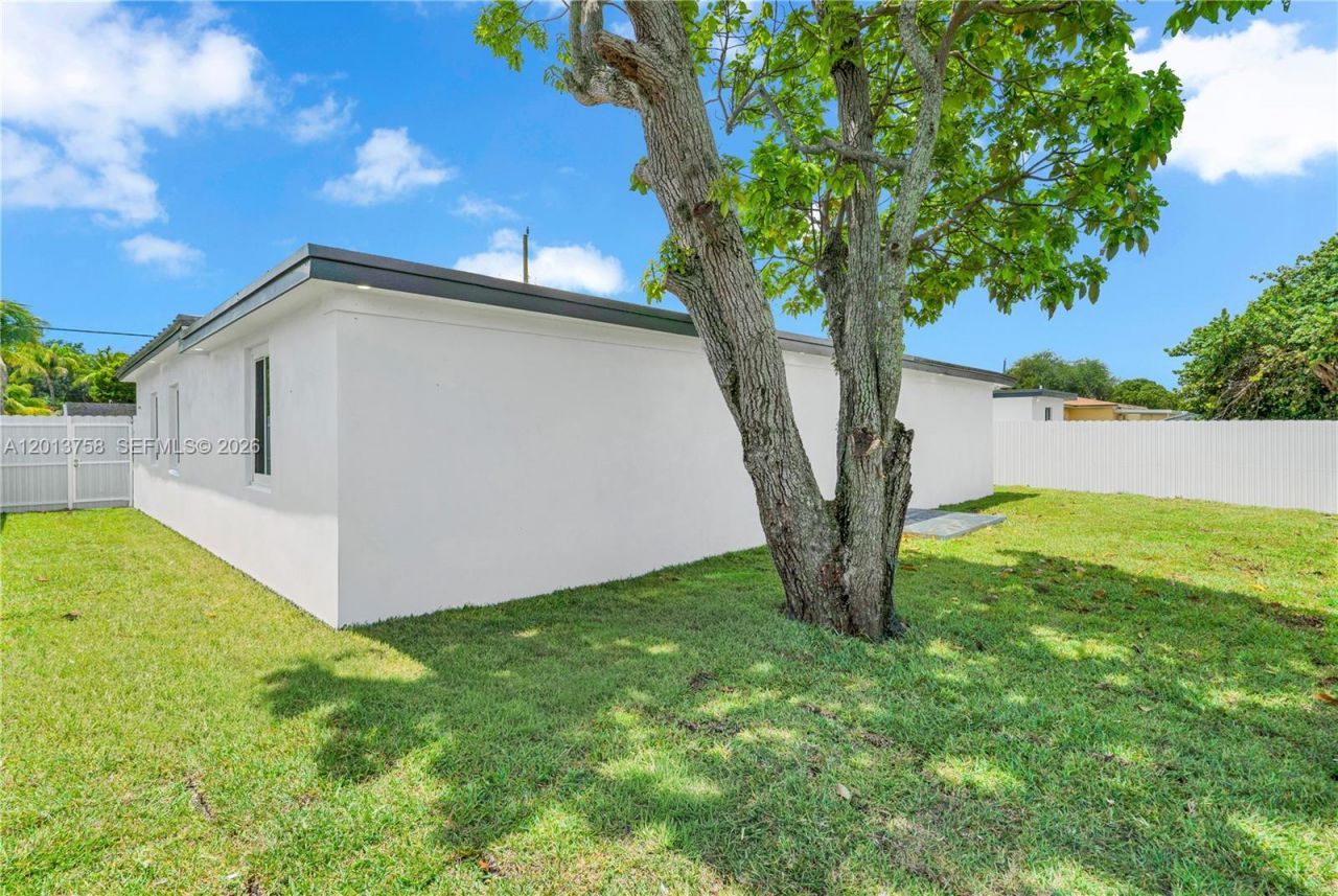 2265 NW 155 St , Miami Gardens, FL 33054 Photo