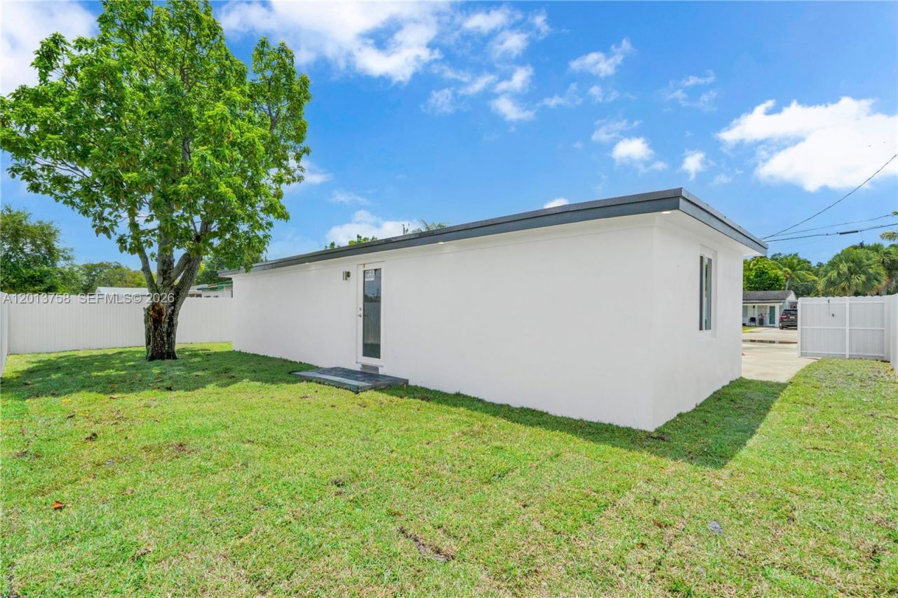 2265 NW 155 St , Miami Gardens, FL 33054 Photo