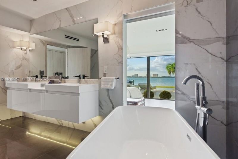 7972 Biscayne Point Cir , Miami Beach, FL 33141 Photo