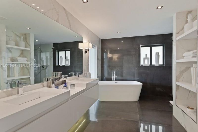 7972 Biscayne Point Cir , Miami Beach, FL 33141 Photo
