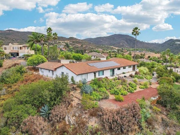 2068 Camino Culebra , Vista, CA 92084