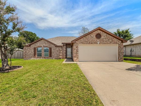 1012 High Crest Drive, Azle, TX 76020