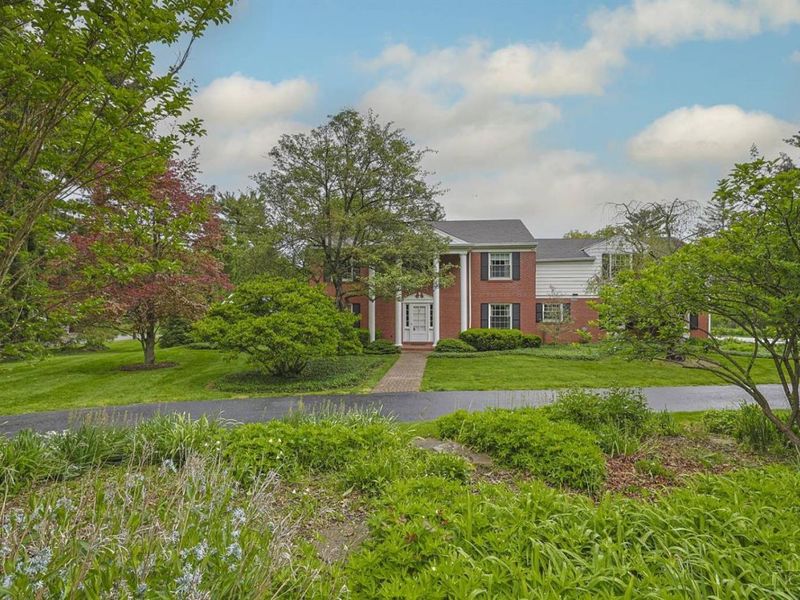 8140 Indian Hill Road, Indian Hill, OH 45243 Photo 2
