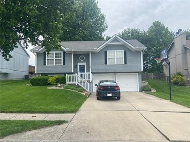 11114 N Lewis Avenue, Kansas City, MO 64157