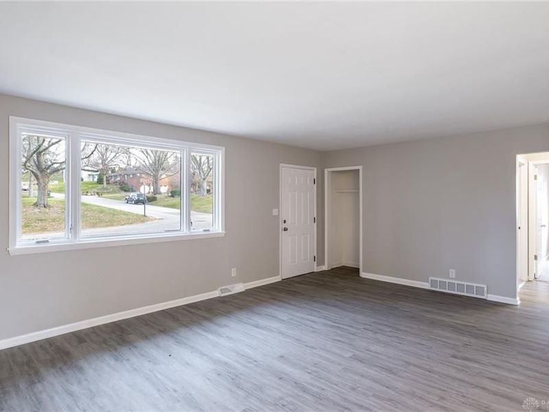 420 Stoneybrook Drive, Kettering, OH 45429 Photo 2