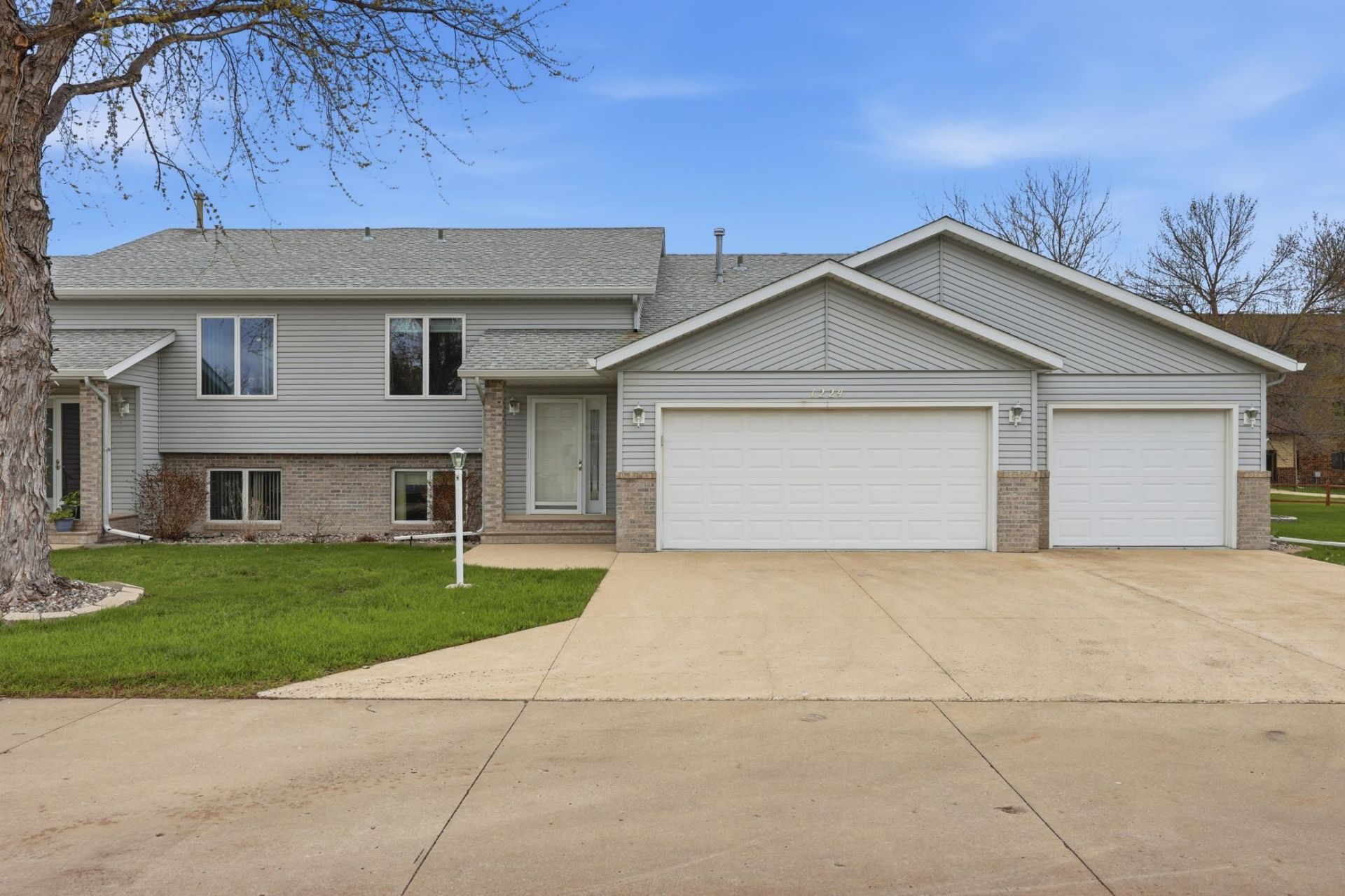 1224 Cedar Way E, West Fargo, ND 58078 Main Photo