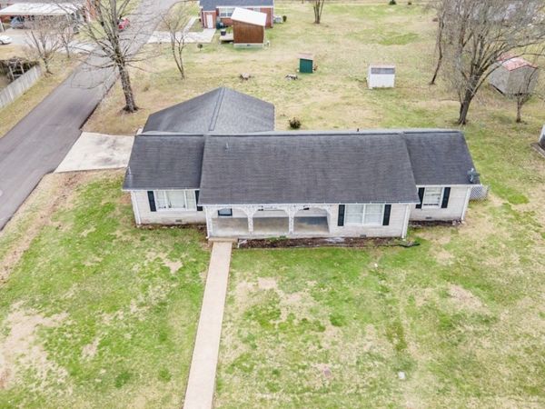 803 Nichols St , Pulaski, TN 38478