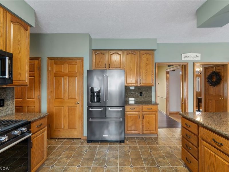 3885 Mount Vernon Boulevard, Barberton, OH 44203 Photo 13