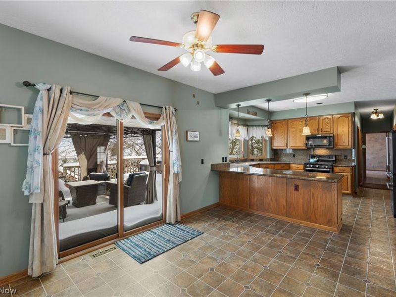 3885 Mount Vernon Boulevard, Barberton, OH 44203 Photo 9