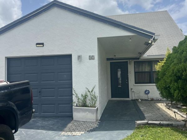 57 Peachtree Place, Boynton Beach, FL 33436