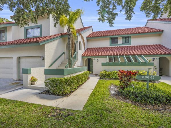 25 Lexington Lane W, Unit F, Palm Beach Gardens, FL 33418
