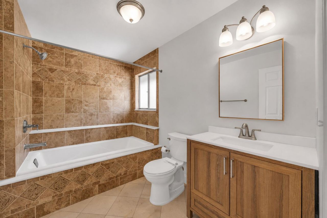 25 Lexington Lane W, Unit F, Palm Beach Gardens, FL 33418 Photo