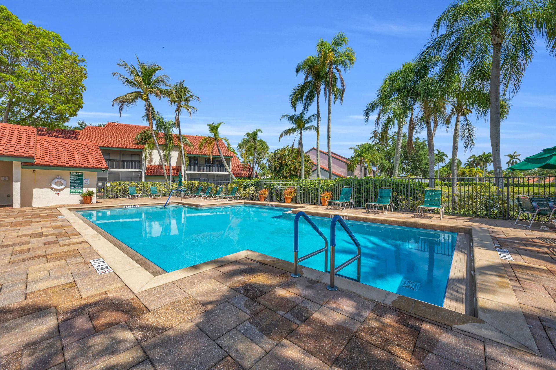 25 Lexington Lane W, Unit F, Palm Beach Gardens, FL 33418 Photo