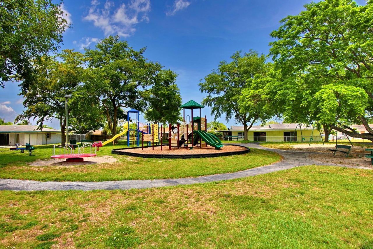 8156 NW 67th Avenue, Tamarac, FL 33321 Photo