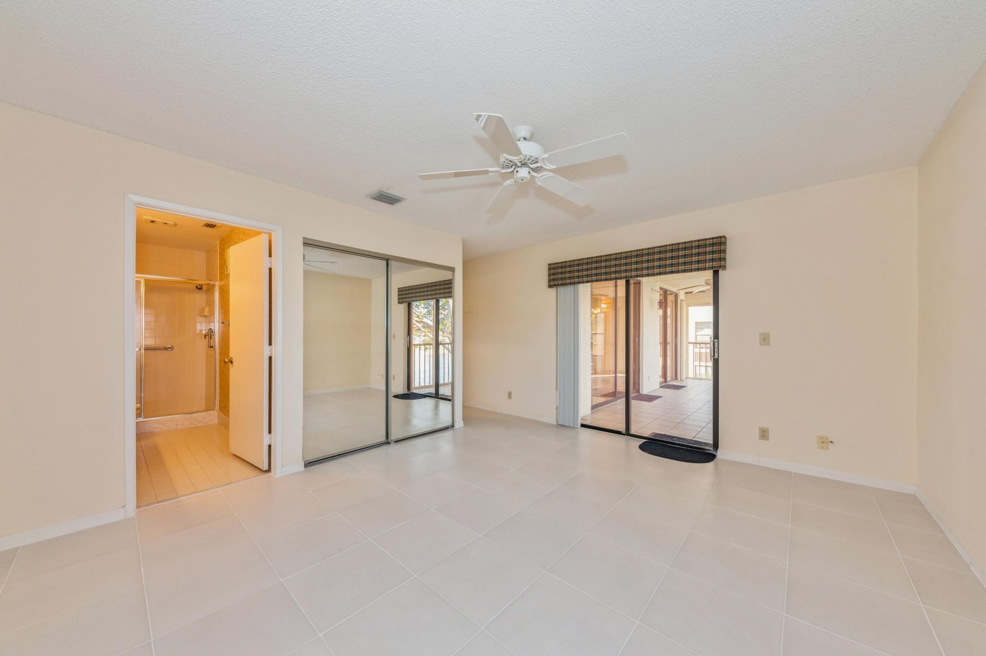 10439 S Circle Lake Drive, Unit 201, Boynton Beach, FL 33437 Photo
