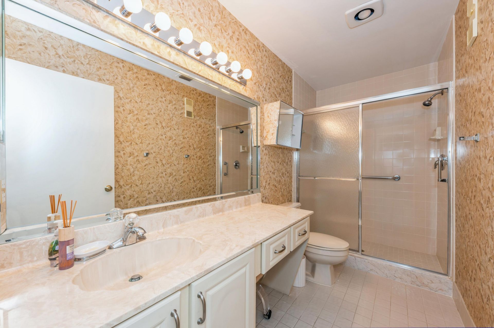 10439 S Circle Lake Drive, Unit 201, Boynton Beach, FL 33437 Photo